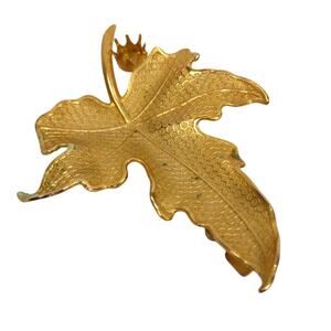 Vintage Gold Tone Textured Maple Leaf Pin Brooch Japan Classic Hat Clip